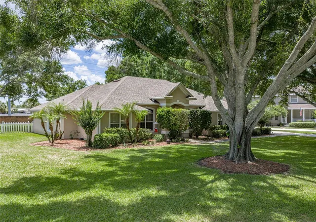 4th image of 2553 Partridge Dr, Winter Haven, FL 33884 | MLS# P4938801