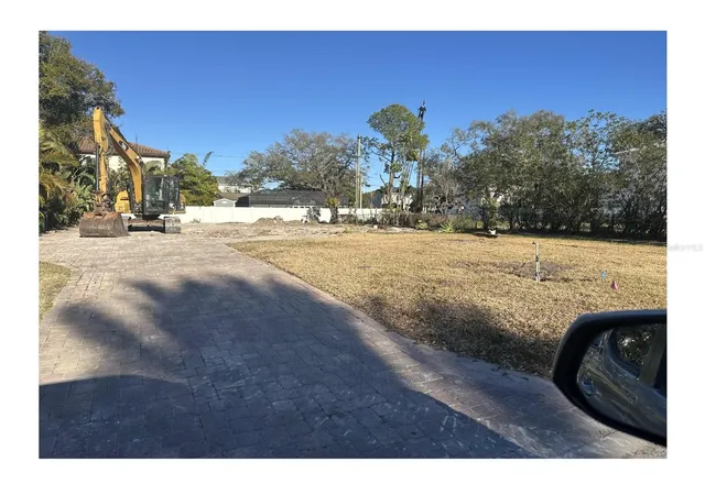 1st image of 523 W Davis Blvd, Tampa, FL 33606 | MLS# TB8511876