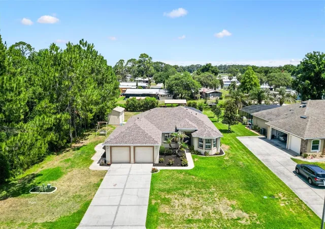 Photo 4 of Single family home for sale at 12107 Eagle Point Ct, Leesburg, FL 34788 | MLS# G5112831 | Listing updated on 2026-10-08