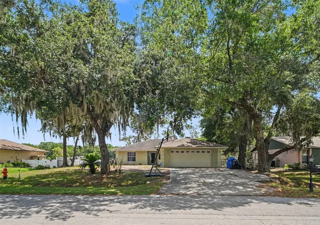 Homes for sale in Mulberry, FL | 5753 Southwind Dr, Mulberry, FL 33860 | MLS# TB8511933