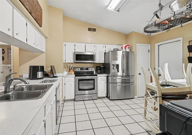 Homes for sale in Mulberry, FL | 5753 Southwind Dr, Mulberry, FL 33860 | MLS# TB8511933
