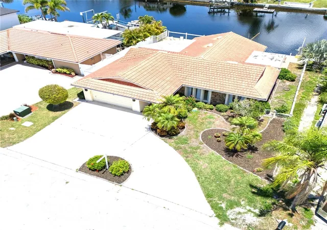 3rd image of 3517 Seaway Dr, New Port Richey, FL 34652 | MLS# W7886065