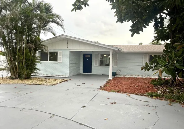 Photo 2 of Single family home for sale at 13714 Allyn Dr, Hudson, FL 34667 | MLS# TB8511997 | Listing updated on 2026-08-21