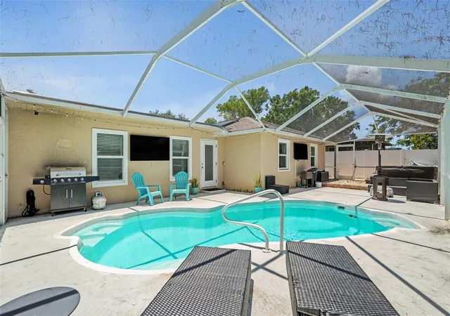 4th image of 2627 Surrey Dr, Palm Harbor, FL 34684 | MLS# TB8512001