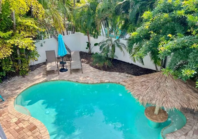 2nd image of 303 62Nd St, HOLMES BEACH, FL 34217