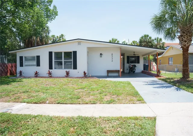 Homes for sale in Tampa, FL | 6552 S West Shore Cir, Tampa, FL 33616 | MLS# TB8512008