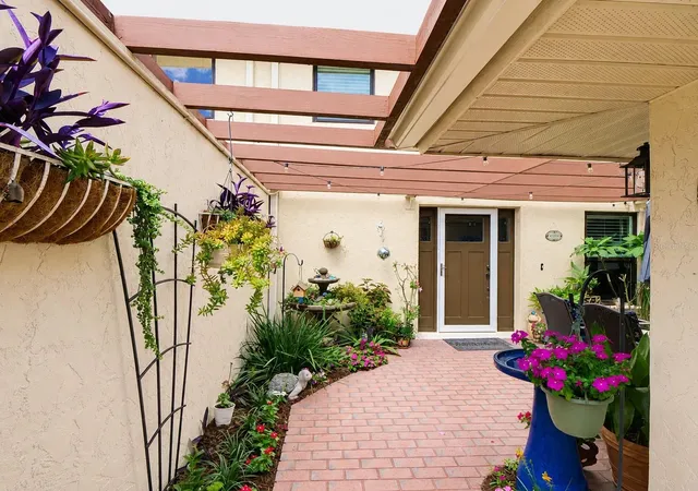 Photo 4 of Condo for sale at 100 S Tremain St #G2, Mount Dora, FL 32757 | MLS# G5112846 | Listing updated on 2026-10-03