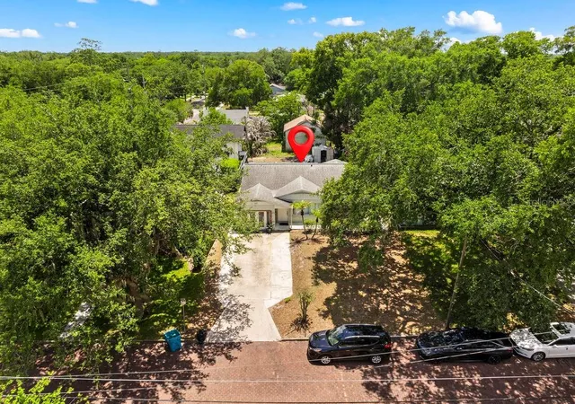 Photo 1 of Sale Pending at 1518 E Jefferson St, Orlando, FL 32801 | MLS# S5150554 | Listing updated on 2026-08-20