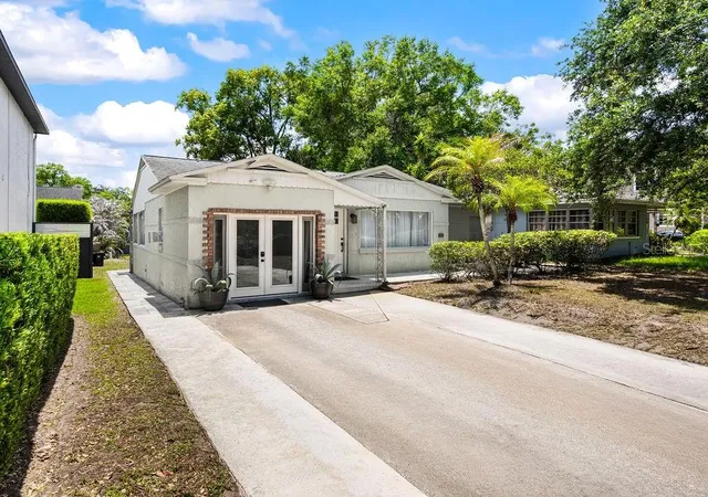 Photo 2 of Sale Pending at 1518 E Jefferson St, Orlando, FL 32801 | MLS# S5150554 | Listing updated on 2026-08-20
