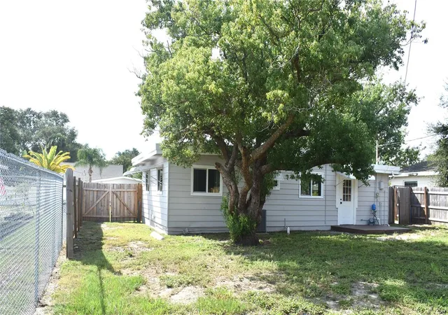 Photo 4 of Single family home for sale at 5165 104th Way N, Saint Petersburg, FL 33708 | MLS# OM725337 | Listing updated on 2026-10-07