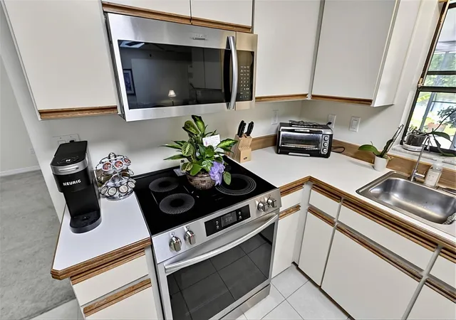 5th image of 1408 Royal Grove Ln, Port Orange, FL 32129 | MLS# FC318783