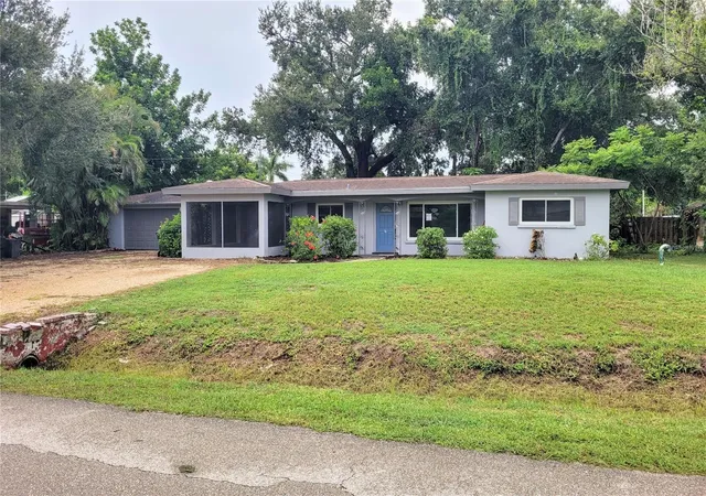 Photo 1 of Sale Pending at 2928 Betty Dr, Sarasota, FL 34232 | MLS# A4694782 | Listing updated on 2026-09-15