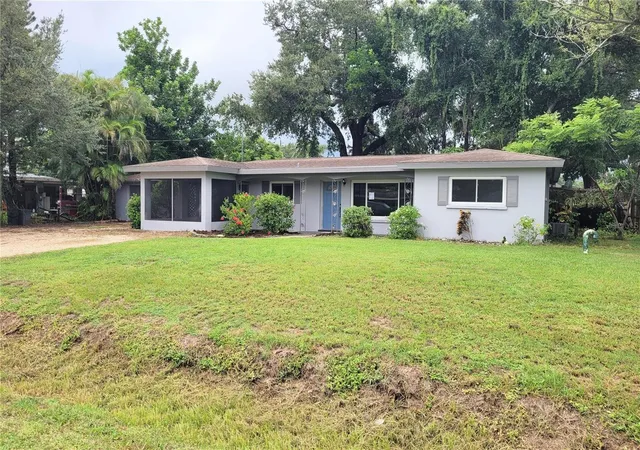 Photo 2 of Sale Pending at 2928 Betty Dr, Sarasota, FL 34232 | MLS# A4694782 | Listing updated on 2026-09-15