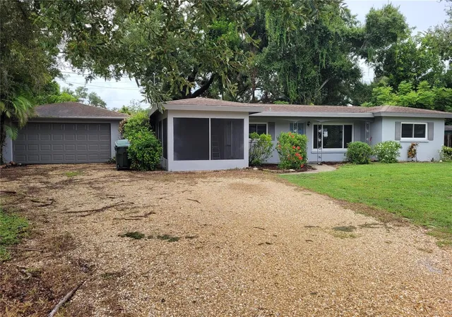Photo 3 of Sale Pending at 2928 Betty Dr, Sarasota, FL 34232 | MLS# A4694782 | Listing updated on 2026-09-15