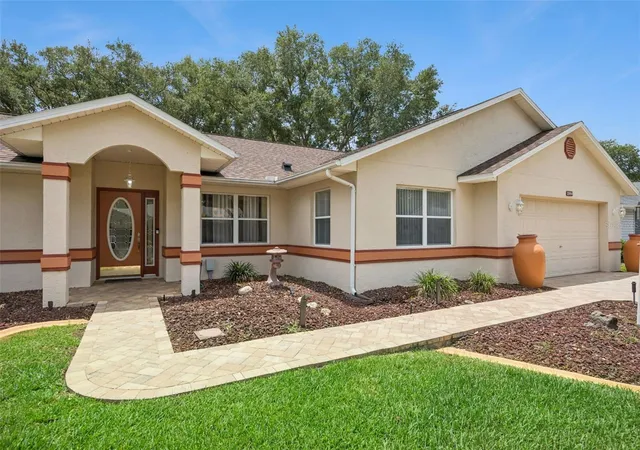 3rd image of 25904 Newcombe Cir, Leesburg, FL 34748 | MLS# G5112857