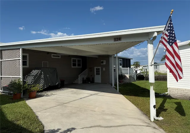 2nd image of 124 Americana Ct Ne #214, Saint Petersburg, FL 33702 | MLS# TB8512099