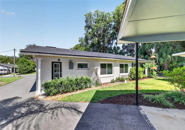 3rd image of 1012 N Baker St, Mount Dora, FL 32757 | MLS# G5112858
