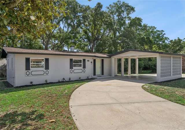 Photo 1 of Single family home for sale at 1310 Lee Ct, Leesburg, FL 34748 | MLS# O6410744 | Listing updated on 2026-10-01