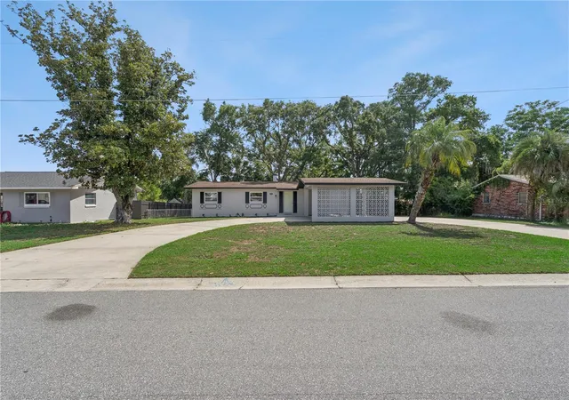 Photo 2 of Single family home for sale at 1310 Lee Ct, Leesburg, FL 34748 | MLS# O6410744 | Listing updated on 2026-10-01