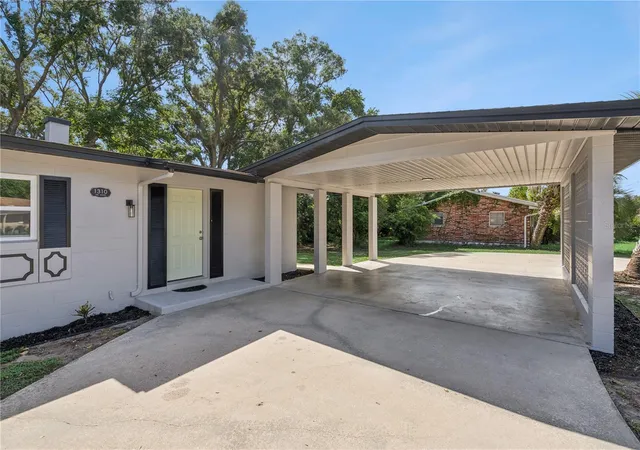 Photo 3 of Single family home for sale at 1310 Lee Ct, Leesburg, FL 34748 | MLS# O6410744 | Listing updated on 2026-10-01