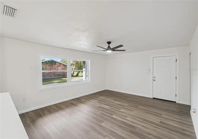 Photo 4 of Single family home for sale at 1310 Lee Ct, Leesburg, FL 34748 | MLS# O6410744 | Listing updated on 2026-10-01