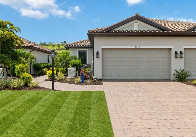 1st image of 6242 Grandview Hill Ct, Bradenton, FL 34203 | MLS# A4694798