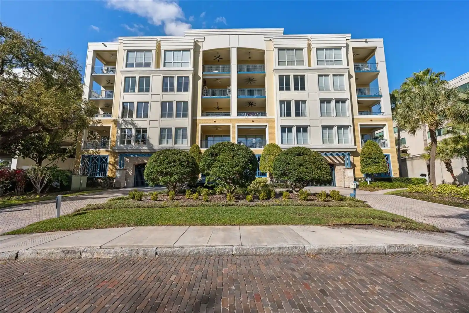 Listing Photo 2 - Condo for sale in 509 W Bay St located at 509 W Bay St, TAMPA, FL 33606 - Unit #305
