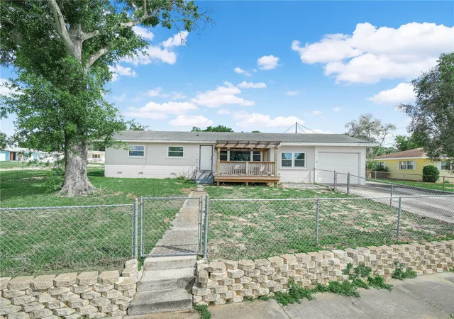 Photo 3 of Single family home for sale at 231 Ridge Manor Dr, Lake Wales, FL 33853 | MLS# K4903520 | Listing updated on 2026-09-29