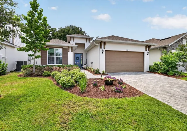 Photo 3 of Single family home for sale at 2289 Sirena Ln, Mount Dora, FL 32757 | MLS# G5112861 | Listing updated on 2026-08-11