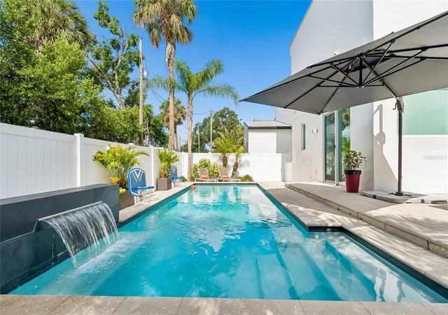 Photo 3 of Single family home for sale at 1314 1/2 W Lemon St, Tampa, FL 33606 | MLS# TB8512163 | Listing updated on 2026-10-04
