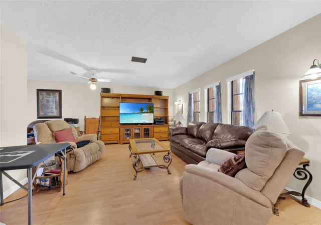 Photo 4 of Single family home for sale at 1007 22nd Avenue W, Palmetto, FL 34221 | MLS# W7886081 | Listing updated on 2026-09-25