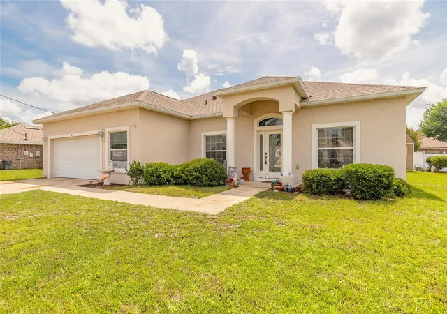 Photo 3 of Single family home for sale at 8 Lamoyne Ln, Palm Coast, FL 32137 | MLS# V4949277 | Listing updated on 2026-10-17