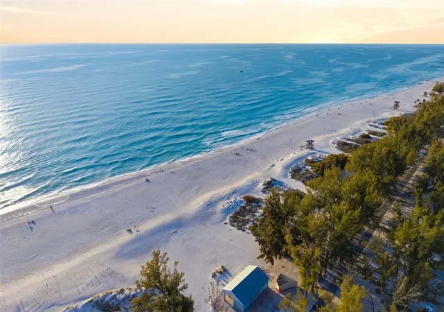 Homes for sale in Longboat Key, FL | 546 Spanish Drive, Longboat Key, FL 34228 | Houzeo