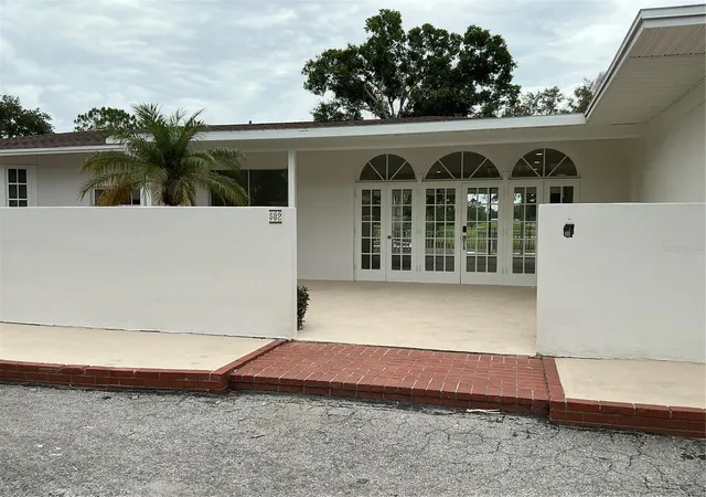 Photo 1 of Single family home for sale at 502 Magellan Dr, Sarasota, FL 34243 | MLS# A4694830 | Listing updated on 2026-09-08