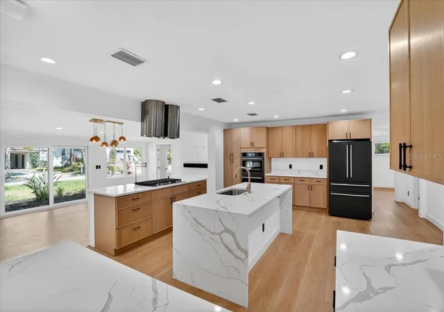 Photo 2 of Single family home for sale at 2708 N Dundee St, Tampa, FL 33629 | MLS# TB8512210 | Listing updated on 2026-10-07