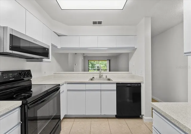 Photo 4 of Condo for sale at 3001 58th Avenue S #1106, St Petersburg, FL 33712 | MLS# TB8512231 | Listing updated on 2026-10-12