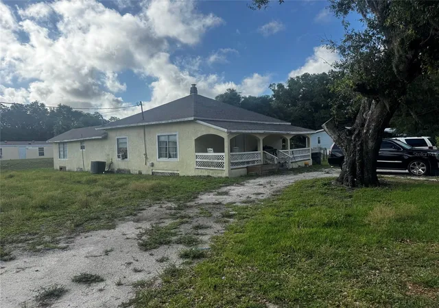 Homes for sale in Mulberry, FL | 7001 Columbia Dr, Mulberry, FL 33860 | MLS# A4694837