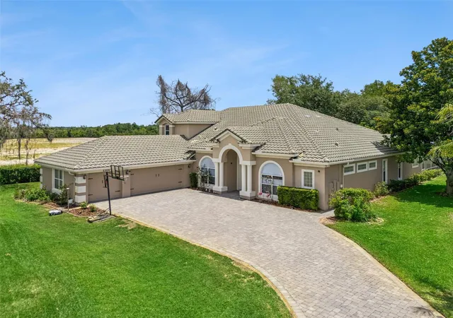 Photo 2 of Single family home for sale at 1700 Lake Roberts Ct, Windermere, FL 34786 | MLS# O6410847 | Listing updated on 2026-08-30