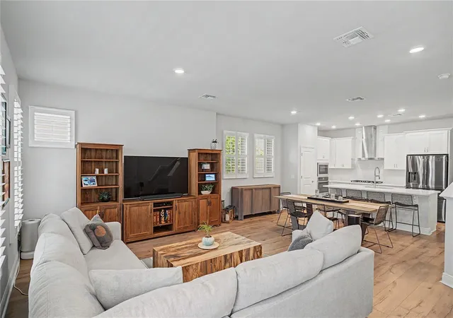 Photo 5 of Sale Pending at 914 Trowman Aly, Winter Garden, FL 34787 | MLS# O6410871 | Listing updated on 2026-08-27