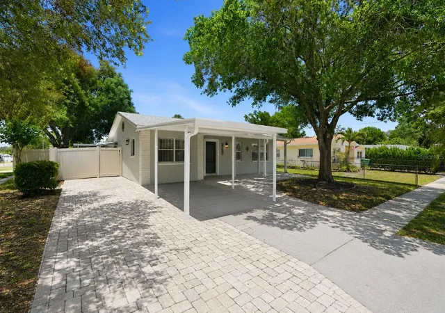 Homes for sale in Tampa, FL | 4307 W Wisconsin Ct, Tampa, FL 33616 | MLS# TB8512284