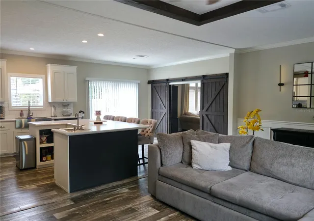 3rd image of 10617 Skewlee Gardens Dr, Thonotosassa, FL 33592 | MLS# TB8512285