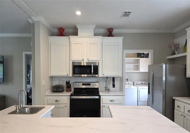 4th image of 10617 Skewlee Gardens Dr, Thonotosassa, FL 33592 | MLS# TB8512285