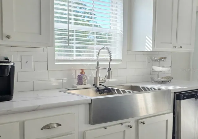 5th image of 10617 Skewlee Gardens Dr, Thonotosassa, FL 33592 | MLS# TB8512285