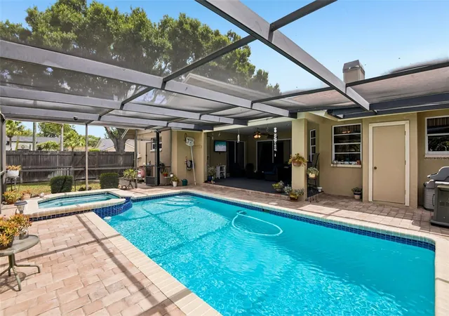 3rd image of 12596 93Rd Wy, Largo, FL 33773 | MLS# TB8512294