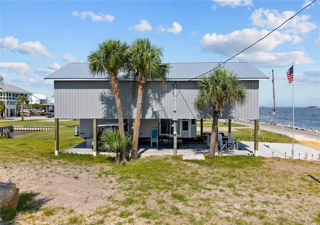 Homes for sale in Horseshoe Beach, FL | 758 Main St, Horseshoe Beach, FL 32648 | MLS# GC540638