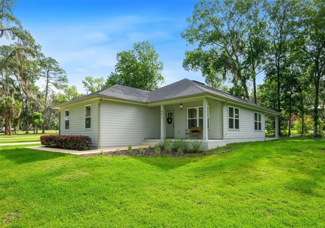 3rd image of 601 Se 4Th Ave, Melrose, FL 32666 | MLS# GC540639