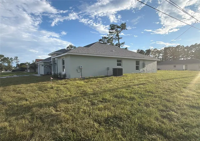 Photo 3 of Sale Pending at 52 Hemlock Trl, Ocala, FL 34472 | MLS# OM725394 | Listing updated on 2026-10-02
