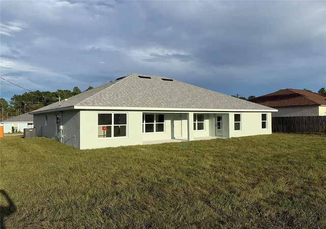 Photo 3 of Sale Pending at 52 Hemlock Trl, Ocala, FL 34472 | MLS# OM725394 | Listing updated on 2026-10-02