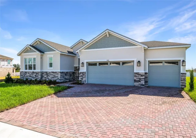 Photo 2 of Single family home for sale at 3040 Woodcliff Lake Cir, Clermont, FL 34711 | MLS# S5150634 | Listing updated on 2026-09-13