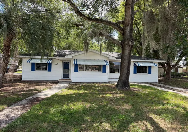 Photo 1 of Single family home for sale at 301 S Seminole Ave, Minneola, FL 34715 | MLS# G5112884 | Listing updated on 2026-08-24